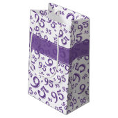 95e Happy Birthday Paars Random Number Pattern Klein Cadeauzakje (Achterkant Gekanteld)