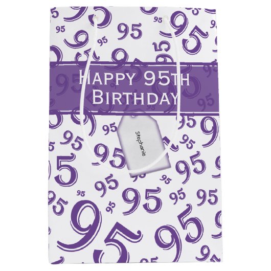 95e Happy Birthday Paars Random Number Pattern Medium Cadeauzakje (Voorkant)