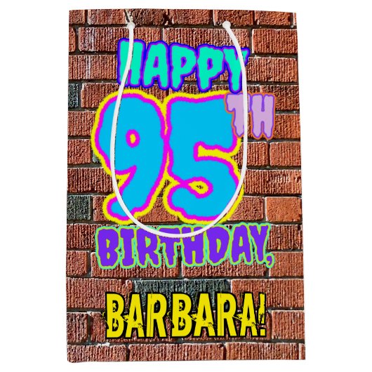 95e verjaardag: Fun, Urban Graffiti geïnspireerd K Medium Cadeauzakje (Voorkant)