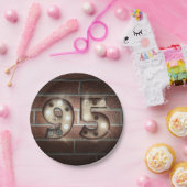 95e verjaardagsmarquee-teken op bakstenen muur papieren bordje (Feest)