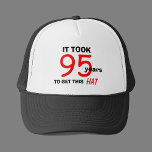 95th Birthday Gag Gifts Pet voor Mannen<br><div class="desc">Hier is een speciaal geschenk voor dat man dat 95 werd — een pet dat zegt: "Het duurde 95 jaar om dit pet te krijgen." Dit pet zal een glimlach op zijn gezicht toveren op zijn speciale dag. Copyright Kathy Henis</div>
