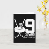 9 JAAR GEWELDIGE IJSHOCKEY ZIJN 9E VERJAARDAG KAART (Gele Bloem)