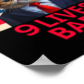 9 Levens Door Kat Trump 2024 Win Overwinning Winna Poster (Hoek)