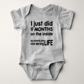 9 maanden op Inside Ouders Serving Life Romper (Voorkant)