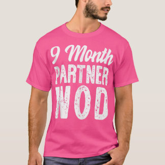 9-maands werkout van WOD-partner met zwangerschap T-shirt