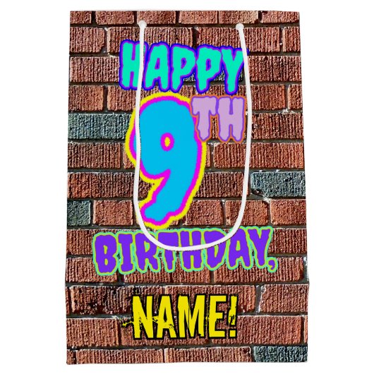 9de verjaardag: Fun, Urban Graffiti geïnspireerd K Medium Cadeauzakje (Achterkant)