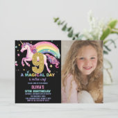 9e Eenhoorn Verjaardag Uitnodigingen Zwart met fot (Staand voorkant)