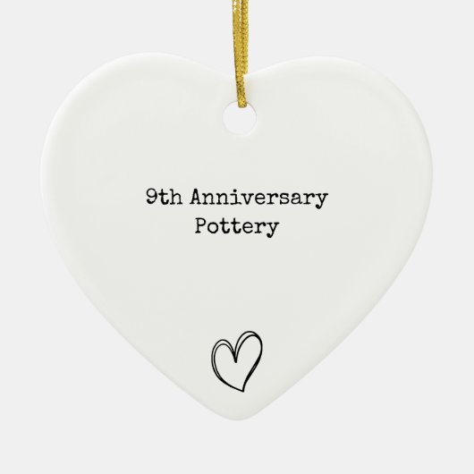 9e Pottery Jubileum Keepsake Eenvoudig Chic Hart Keramisch Ornament (Voorkant)