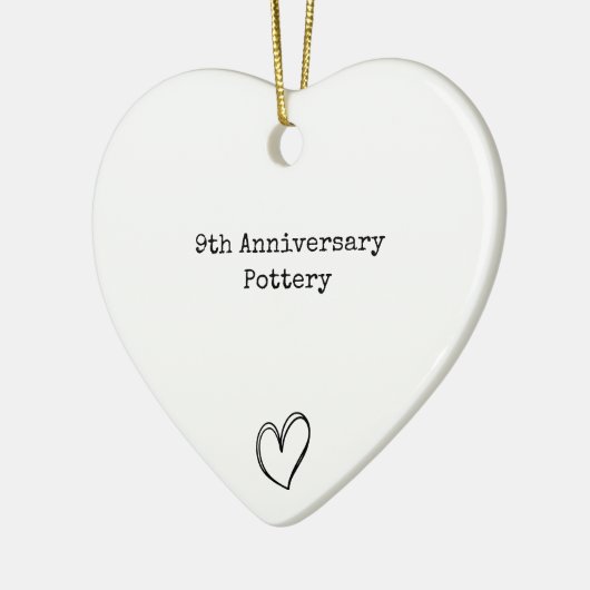 9e Pottery Jubileum Keepsake Eenvoudig Chic Hart Keramisch Ornament (Links)