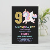 9e Rainbow Unicorn Verjaardag Uitnodigingen Zwart (Staand voorkant)