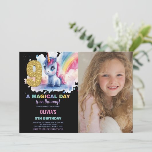 9e Verjaardag Eenhoorn Verjaardag Uitnodigingen fo (Staand voorkant)