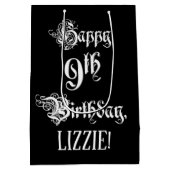 9e verjaardag: Fancy, elegant script + aangepaste  Medium Cadeauzakje (Achterkant)