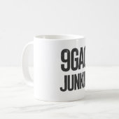 9gag junkie koffiemok (Voorkant links)
