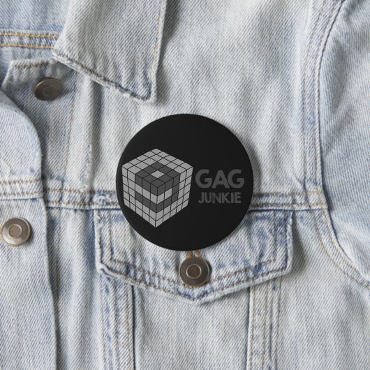 9gag junkie logo in kubus ronde button 7,6 cm (In situ)