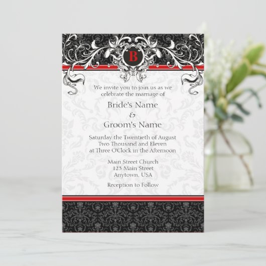 A7 Rood- en zwarte Damask Monogram Wedding Invitat Kaart (Staand voorkant)