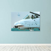 A-10C THUNDERBOLT II 24x36 Canvas Afdruk (Insitu (Houten vloer))