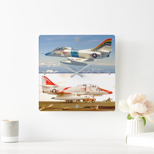 A-4 SKYHAWK VIERKANTE KLOK (Huis)