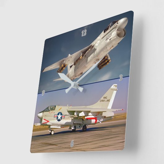 A-7 CORSAIR II VIERKANTE KLOK (Hoek)