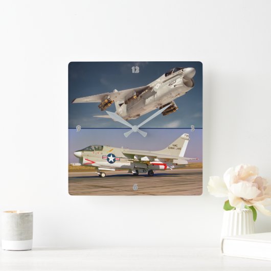 A-7 CORSAIR II VIERKANTE KLOK (Huis)