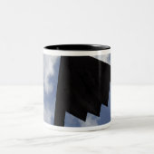 A B-2-spiriën tijdens de vlucht Tweekleurige Koffiemok (Center)