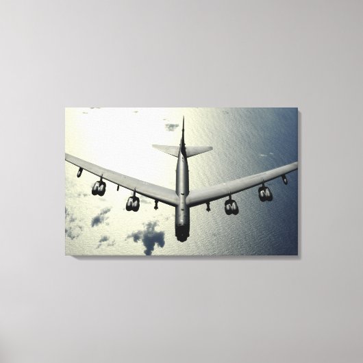 A B-52 Stratofort tijdens vlucht 2 Canvas Afdruk (Voorkant)