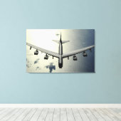 A B-52 Stratofort tijdens vlucht 2 Canvas Afdruk (Insitu (Houten vloer))
