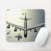 A B-52 Stratofort tijdens vlucht 2 Muismat (Met muis)