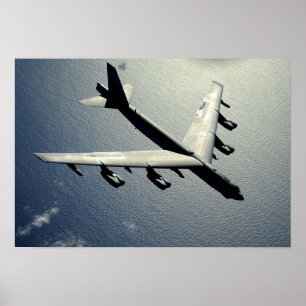A B-52 Stratofort tijdens vlucht 2 Poster