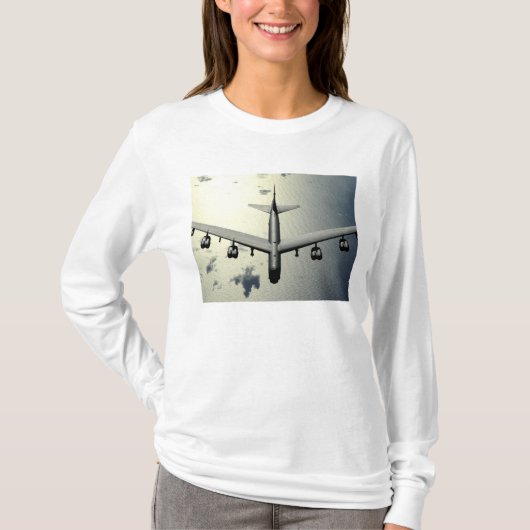 A B-52 Stratofort tijdens vlucht 2 T-shirt (Voorkant)
