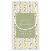 A berry sweet baby is on the way klein cadeauzakje (Achterkant)