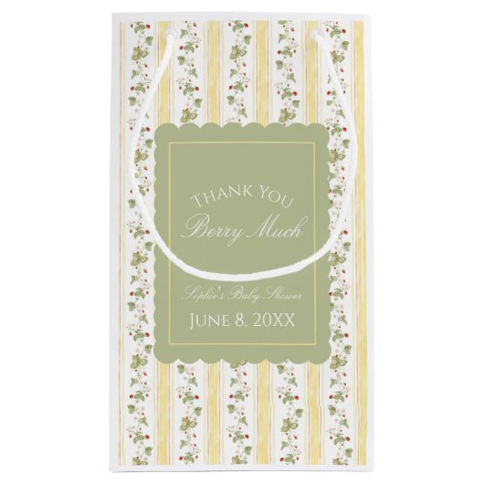 A berry sweet baby is on the way  klein cadeauzakje (Achterkant)