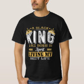 A Black King was Born In April Birthday gift T-shirt (Voorkant)