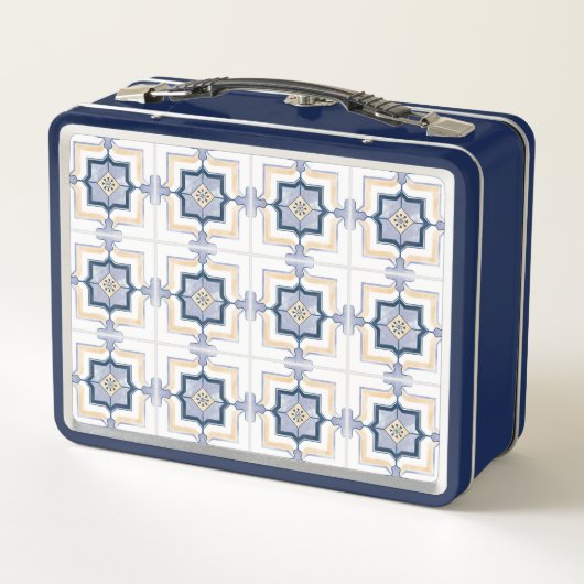 A blue and white metal lunchbox with a geometric  (Achterkant)