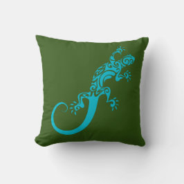 A blue gecko as a pet. Kook Art Throw Pillow Kussen