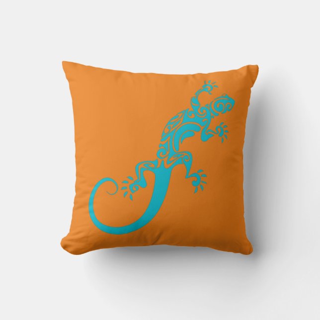 A blue gecko as a pet. Kook Art Throw Pillow Kussen (Voorkant)