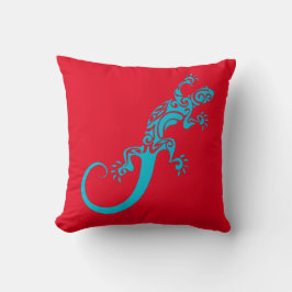 A blue gecko as a pet. Kook Art Throw Pillow Kussen