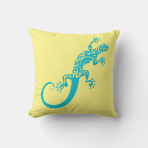 A blue gecko as a pet. Kook Art Throw Pillow Kussen
