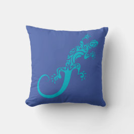 A blue gecko as a pet. Kook Art Throw Pillow Kussen