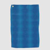 A blue towel with a subtle dotted pattern hangs golfhanddoek (Voorkant)