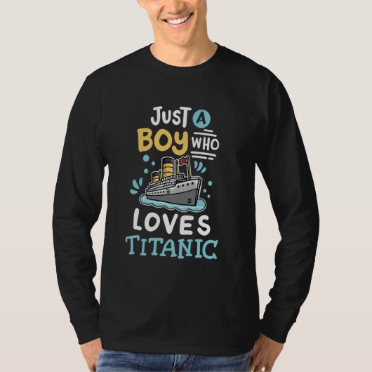 A Boy Who Loves The RMS Titanic Funny Cruise Ship  T-shirt (Voorkant)