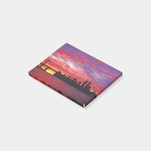 A Brilliant Sunset, Silhouette Of Lower Manhattan. Post-it® Notes (Schuin)
