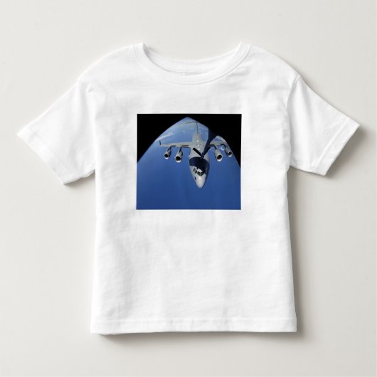 A C-17 Globemaster III ontvangt brandstof 2 Kinder Shirts (Voorkant)