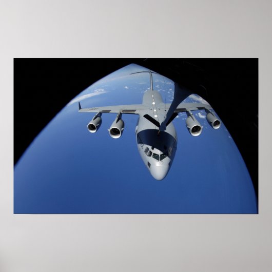 A C-17 Globemaster III ontvangt brandstof 2 Poster (Voorkant)
