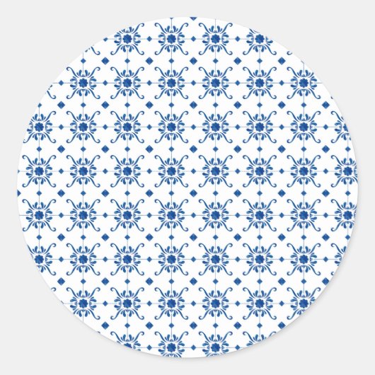A circular sticker features a repeating blue  (Voorkant)