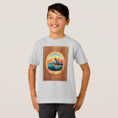 A circular t-shirt logo of serene mountain (Voorkant volledig)