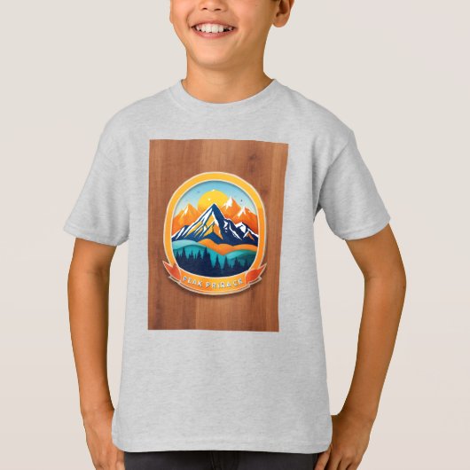 A circular t-shirt logo of serene mountain (Voorkant)