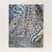 A close up head of a green iguana. Challenging Legpuzzel (Verticaal)