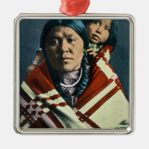 A Crow Indian Madonna en Child Metalen Ornament