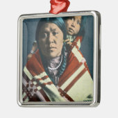 A Crow Indian Madonna en Child Metalen Ornament (Links)
