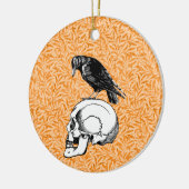 A Crow or Raven and Skull Halloween Sinaasappel Zw Keramisch Ornament (Links)
